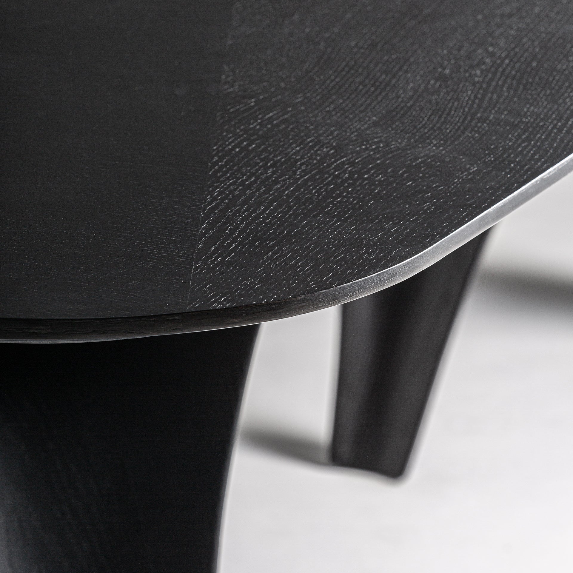 BILZEN DINING TABLE